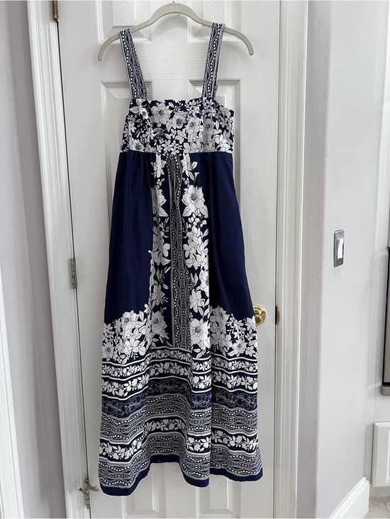 London Times Dresses & Skirts - London Times Navy and White Floral Maxi Dress